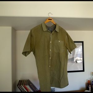 Mountain Hardwear Button Down (L)